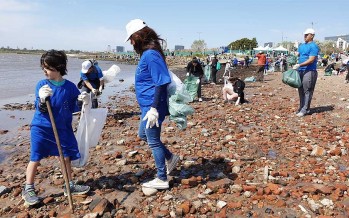 Vicente López: limpian orilla del Río de la Plata por el Día Internacional de la Limpieza de Playas