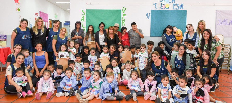 San Fernando: Jóvenes del programa Sumate confeccionaron pintorcitos con el reciclado de sachets