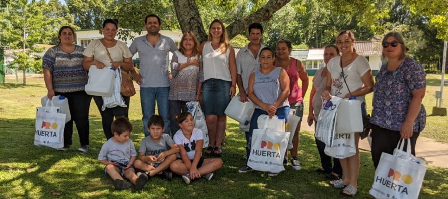 Entrega de filtros de agua para los pobladores del Delta Medio del Paraná