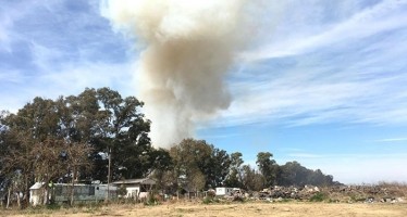Pilar: vecinos denuncian que queman basura en el acceso al Parque Industrial