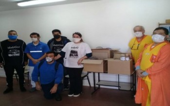 Trabajadores de Madygraf fabrican mascarillas y alcohol en gel y lo donan a hospitales de la zona