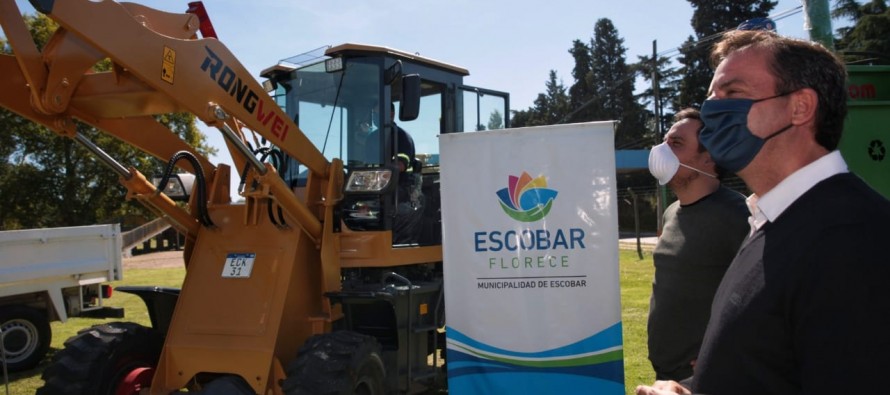 Ambiente otorgó maquinaria para mejorar la higiene urbana y la gestión de residuos de Escobar