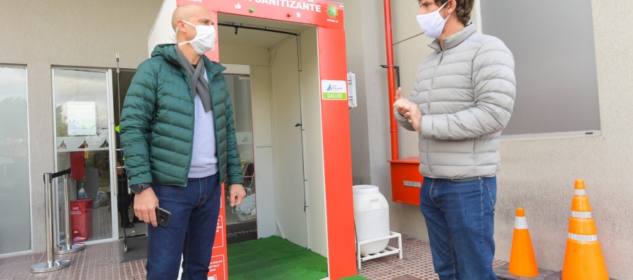 San Fernando presentó la nueva cabina sanitizante del Hospital Municipal San Cayetano