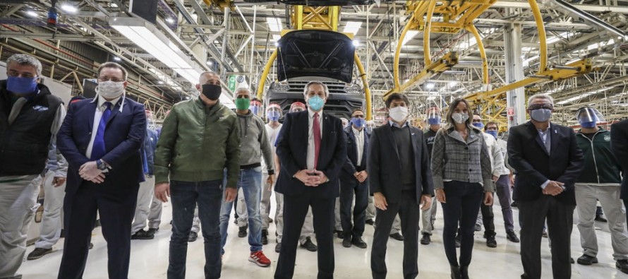 Alberto Fernández y Axel Kicillof recorrieron la planta de Volkswagen en Tigre