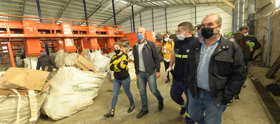 Funcionarios de San Fernando visitaron la planta EcoPunto de Avellaneda y compartieron experiencias