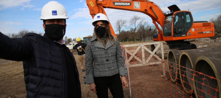 Malena Galmarini y Leonardo Nardini supervisaron obra de agua y firmaron un convenio para Malvinas Argentinas