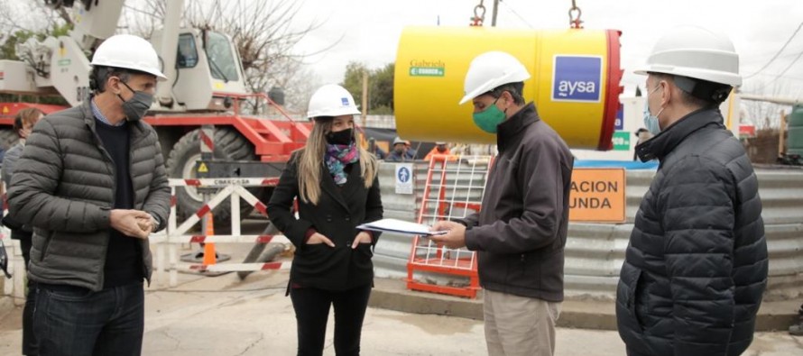 Galmarini, Katopodis y Gray inauguraron una red de agua potable y bajaron la tunelera de una obra de cloaca en Esteban Echeverría