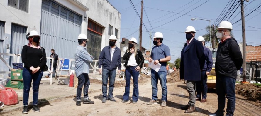 Malena Galmarini y Fernando Moreira recorrieron una obra cloacal en San Martín
