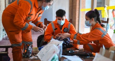 El trabajo de los voluntarios en un centro de aislamiento de San Fernando
