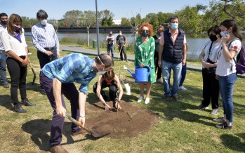 El Municipio plantó árboles junto a vecinos de Tigre en homenaje a Cristóbal Varela Salas