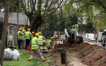 Malena Galmarini supervisó una obra para expandir la red de agua en el barrio “El Arco” en Benavídez