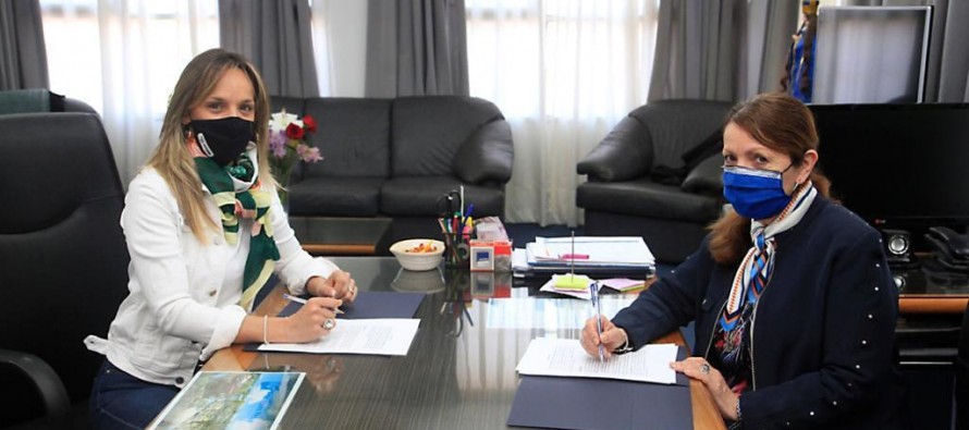 Malena Galmarini recorrió obras cloacales que AySA realiza en Presidente Perón