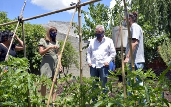 La huerta agroecológica “Argentina Construye” del barrio Las Tunas recibió al intendente Julio Zamora