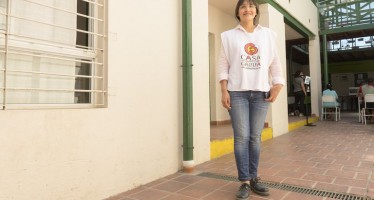 Nació en La Cava, estudió y volvió para fundar una ONG que le devuelve sueños a sus vecinos