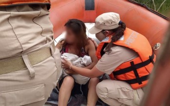 Prefectura asistió a una mujer que estaba dando a luz en un bote