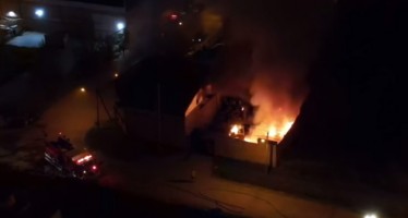 Gran incendio destruyó una planta recicladora de plásticos en Escobar