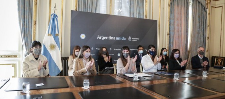 Ofrecerán 600 becas de capacitación en tecnología para mujeres