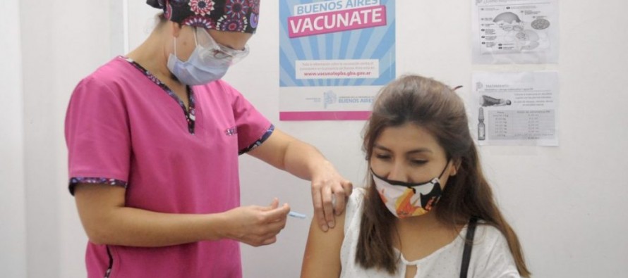 Llaman a la población bonaerense «sana y joven» a registrarse para recibir la vacuna