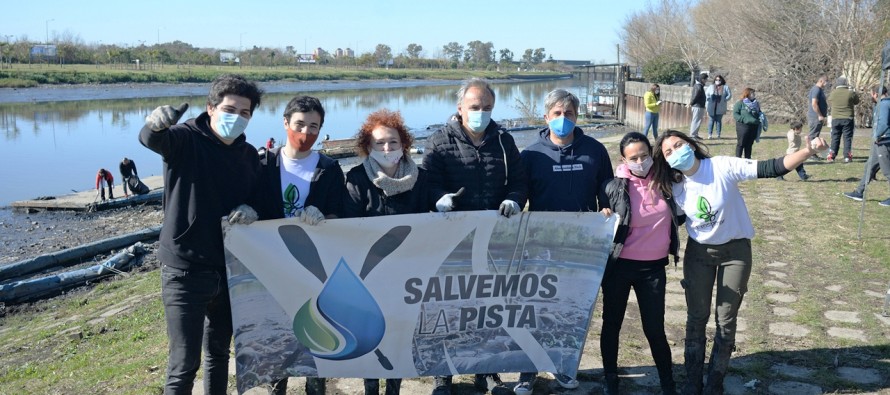 Nueva jornada de limpieza de la Pista Nacional de Remo de Tigre