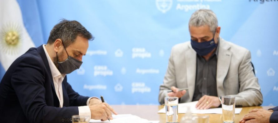 Se firmó un convenio para la construcción de viviendas sustentables para guardaparques