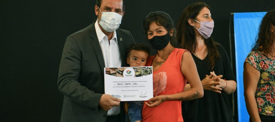 Escobar Emprende: se entregaron proyectos de herramientas a emprendedores locales