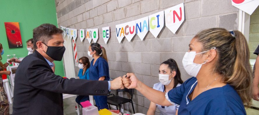 Kicillof anunció la vacunación libre con tercera dosis para mayores de 60 años, trabajadores de la salud e inmunodeprimidos