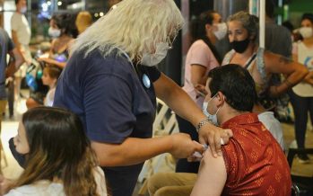 AySA acompañó con puestos de hidratación en Tigre a “La Noche de las Vacunas”