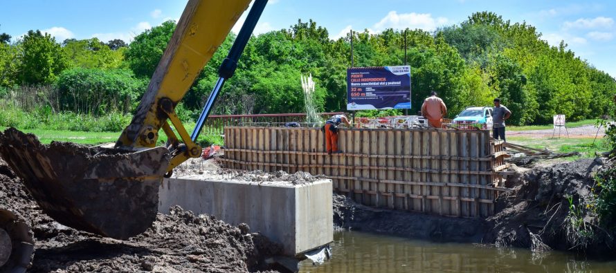 Avanza la construcción del puente vial sobre el arroyo Garín