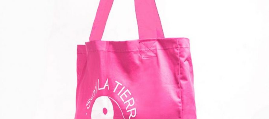 Un bolso de diseño a beneficio de la limpieza del Río de la Plata