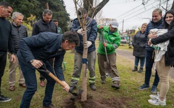 San Isidro: con la llegada de una nueva vida el Hospital Materno Infantil planta un nuevo árbol