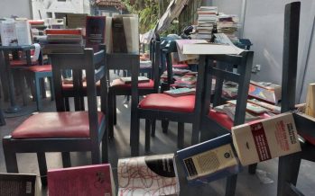 Tras la inundación, una librería de San Isidro prepara una feria de libros mojados