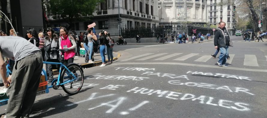 Manifestación por la Ley de Humedales: «Tiene que salir el proyecto consensuado por más de 200 organizaciones»