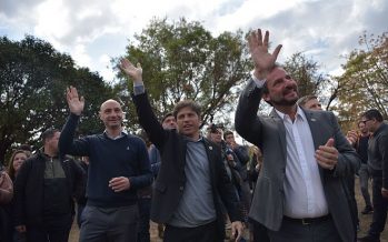 Kicillof despidió en Escobar a estudiantes que viajan con el programa Viaje de Fin de Curso