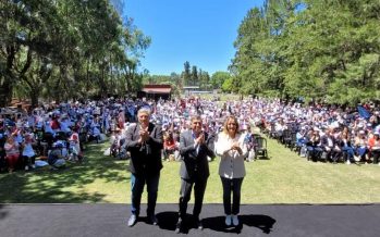 Malena Galmarini y Claudio Ambrosini entregaron 1300 tablets a estudiantes del Delta de Tigre