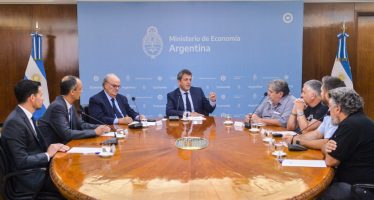 Mercedes Benz anunció que construirá un nuevo centro industrial en Zárate