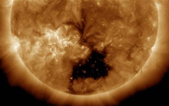 Un agujero solar podría provocar fallas en redes eléctricas, internet, GPS y satélites