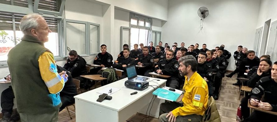 Ambiente continúa con capacitaciones para combatientes de incendios forestales