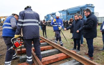 Se instalaron durmientes de plástico reciclado sobre las vías de Trenes Argentinos Cargas