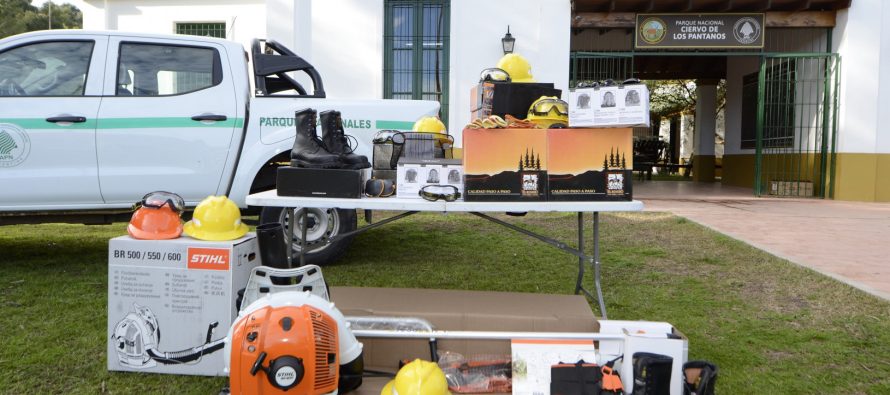 Parque Nacional Ciervo de los Pantanos: en el marco del Proyecto Paisajes, se entregó material para combatir incendios