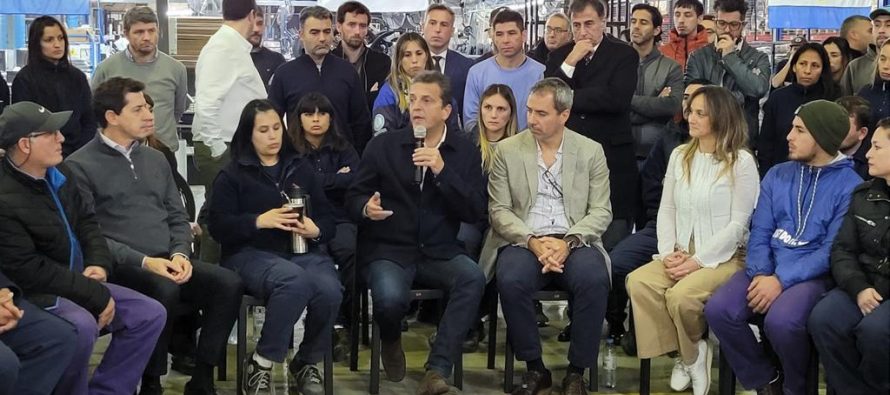 Sergio Massa y Wado de Pedro acompañaron a Malena en una visita a la planta Nexina enTigre