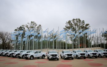 Ambiente entregó vehículos para fortalecer el cuidado de los bosques