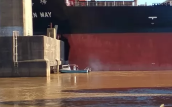 Continúa interrumpida la navegación por el choque de un buque contra el puente Zárate Brazo Largo