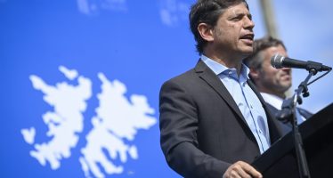 Kicillof homenajeó a los ex combatientes en el Cenotafio Municipal de Pilar
