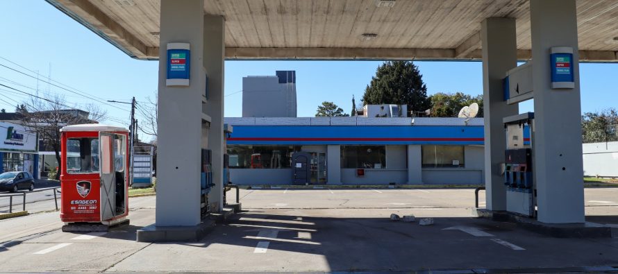 Empezó la refacción del predio de la estación de servicio abandonada en San Isidro