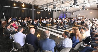 Kicillof recorrió la Expo Escobar Innova y se reunió con empresarios de la región