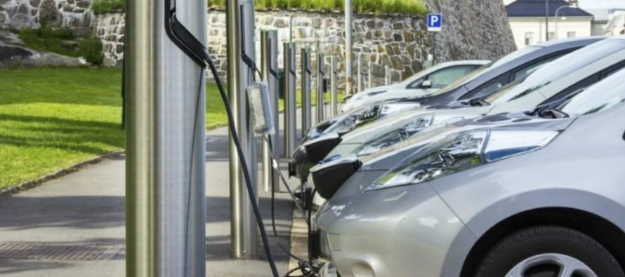 Habilitan la instalación de centros de carga de autos eléctricos