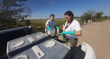 Concluyó la toma de muestras para evaluar la calidad de agua en el Río Luján