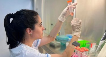 Skincare en la mira: científicas testean productos que podrían afectar la salud reproductiva