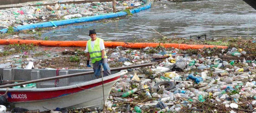 Nación quitó las mangas de contención flotantes de la Pista de Nacional de Remo
