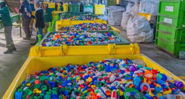 San Fernando recicló tapitas plásticas y papeles para la Fundación Garrahan